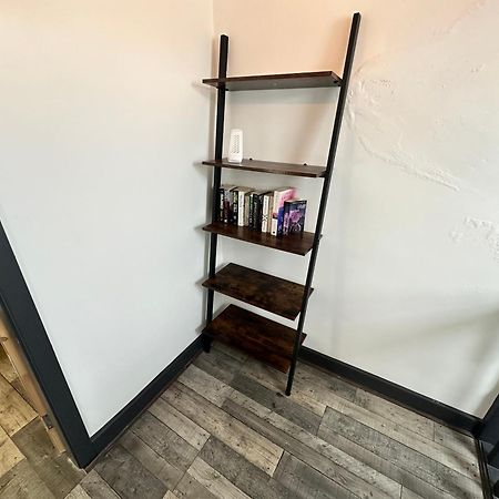 Town Center Willow Apartment - Sleeps Up To 10 - Dogs Welcome - 2 Minutes From Train Station Blackpool Exteriér fotografie