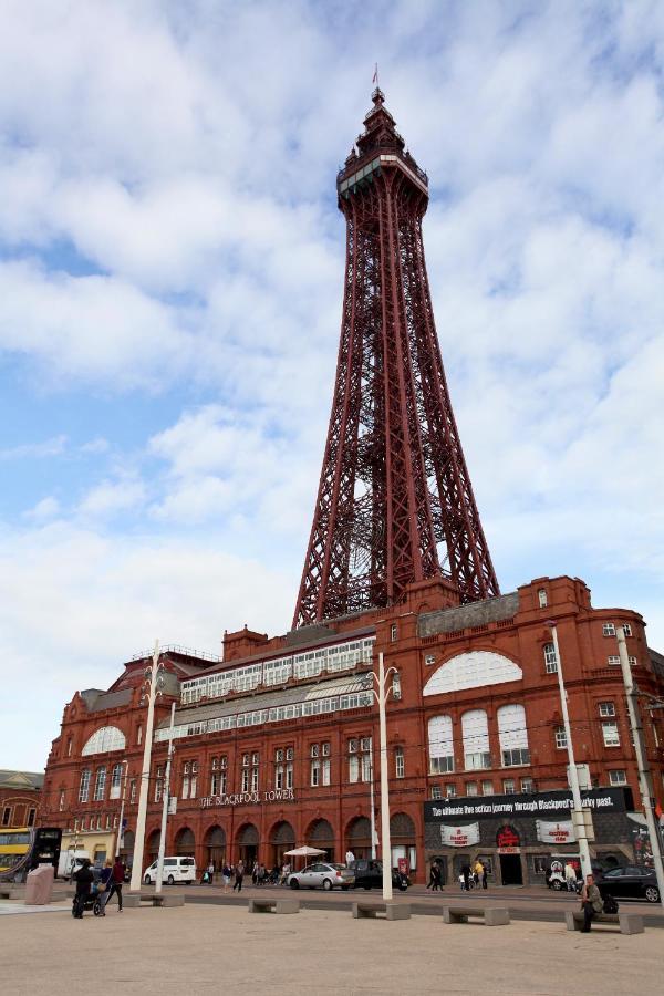 Town Center Willow Apartment - Sleeps Up To 10 - Dogs Welcome - 2 Minutes From Train Station Blackpool Exteriér fotografie