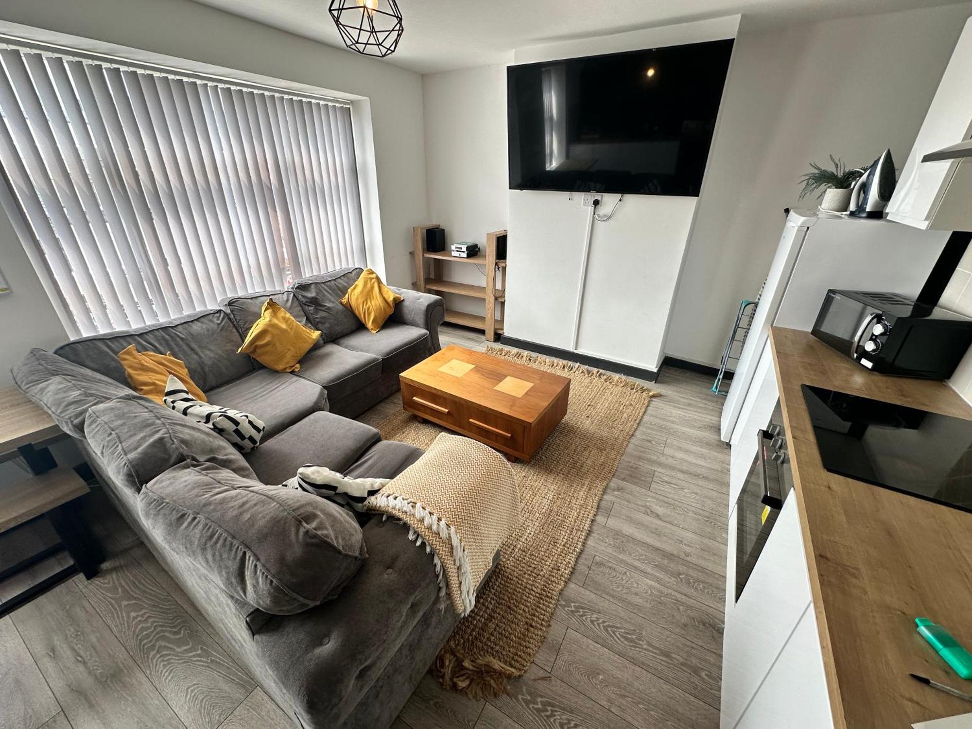 Town Center Willow Apartment - Sleeps Up To 10 - Dogs Welcome - 2 Minutes From Train Station Blackpool Exteriér fotografie
