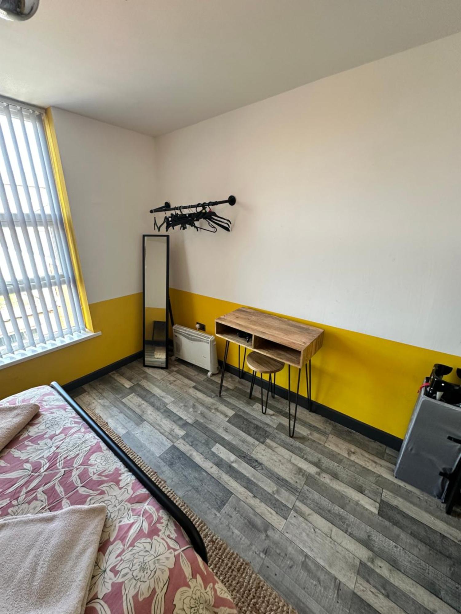 Town Center Willow Apartment - Sleeps Up To 10 - Dogs Welcome - 2 Minutes From Train Station Blackpool Exteriér fotografie