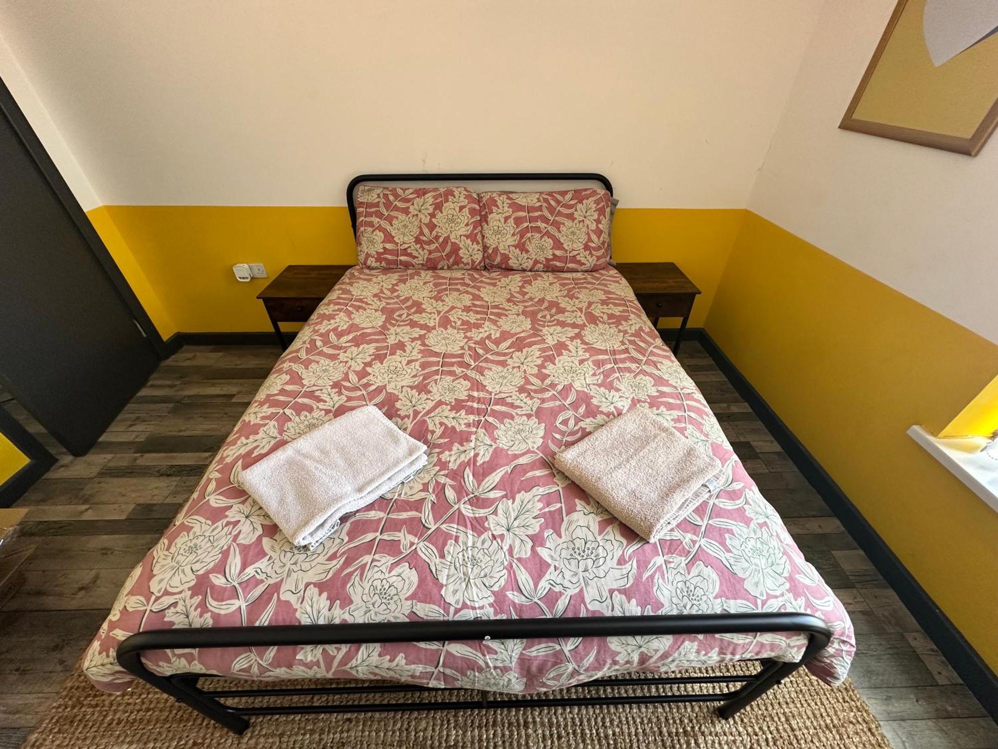 Town Center Willow Apartment - Sleeps Up To 10 - Dogs Welcome - 2 Minutes From Train Station Blackpool Exteriér fotografie