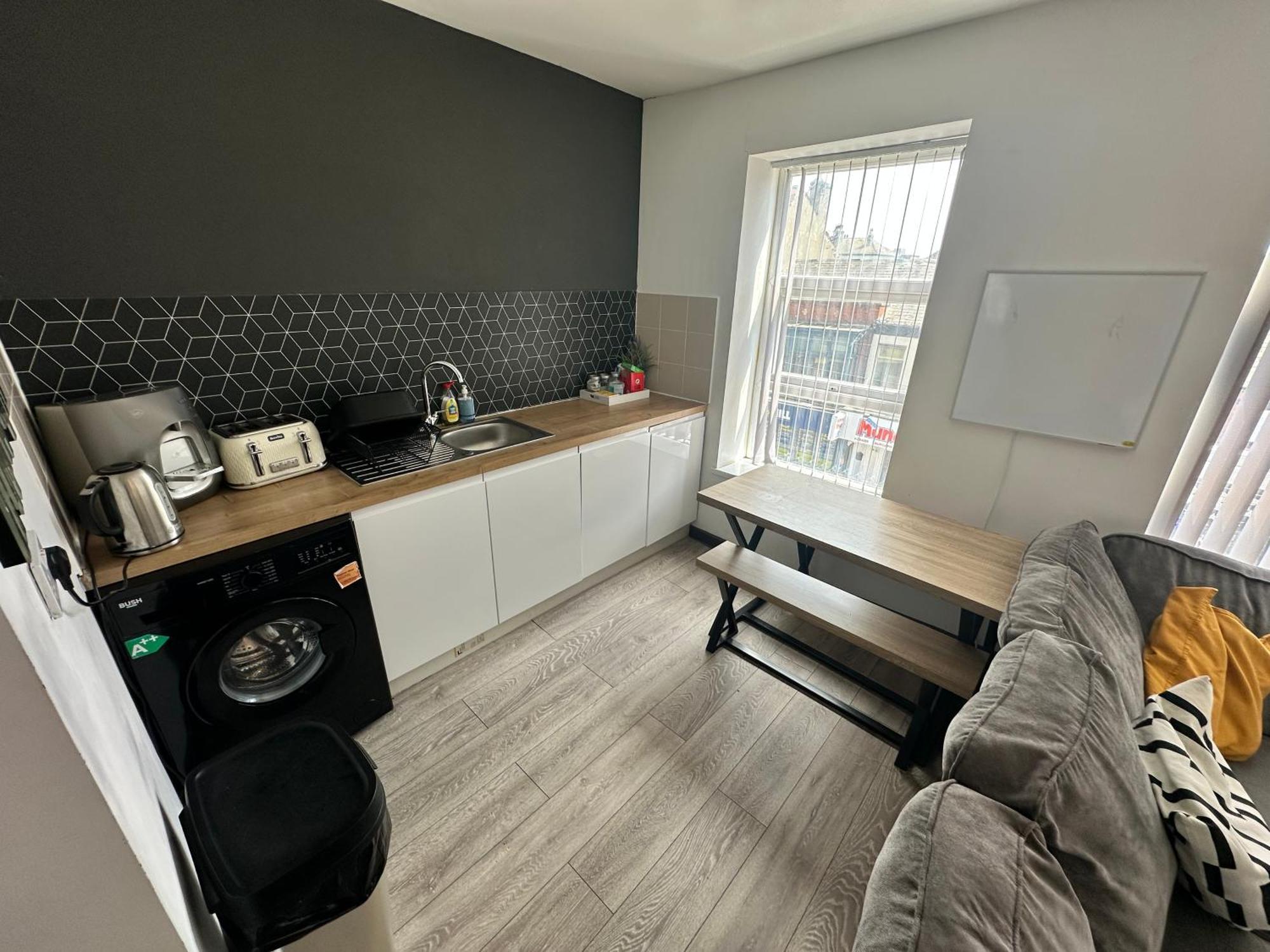 Town Center Willow Apartment - Sleeps Up To 10 - Dogs Welcome - 2 Minutes From Train Station Blackpool Exteriér fotografie